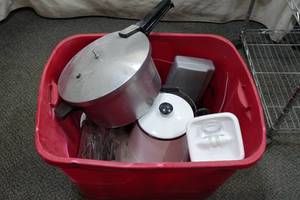 lot 267 image: Kitchen Items - Presto Pressure Cooker, Hamilton Beach Electric Knife