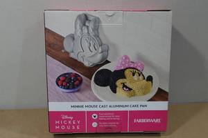 lot 276 image: NEW Farberware Disney Minnie Mouse Cast Aluminum Cake Pan