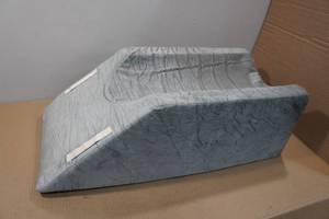lot 129A image: Single Leg Support Pillow