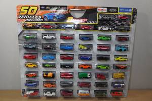lot 83 image: Maisto 50 Toy Car Set