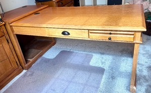 lot 10 image: Executive Office Writing Desk