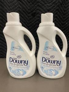 lot 22 image: Set of 2 Downy Ultra Free & Gentle Fabric Conditioners 51 fl oz