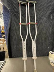 lot 92 image: Adjustable Aluminum Crutches