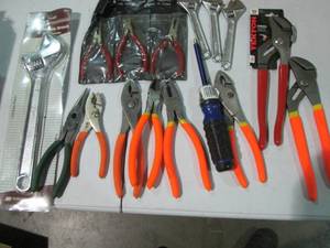 lot 33 image: Variety of pliers, crescent style w...