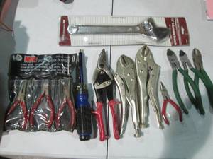 lot 34 image: Lot of locking vise grips, needle n...