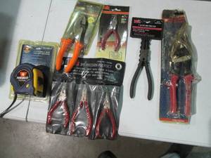 lot 40 image: Aviation snips, variety of pliers p...