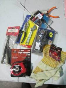 lot 52 image: 14in drive ratchet, safety eyewear...