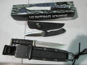 lot 53 image: Fury 60026 fixed blade hunting knif...