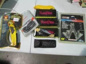 lot 85 image: Lot of utility and multifunction kn...