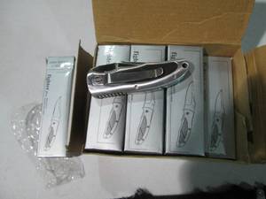 lot 90 image: Lot of 12 Fighter plus folding lock...