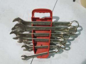 lot 103 image: 10pc Metric combination wrench set ...