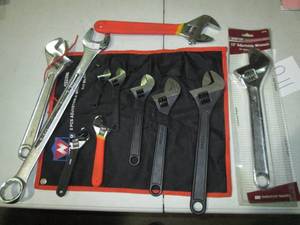 lot 118 image: 5pc Adjustable crescent style wrenc...