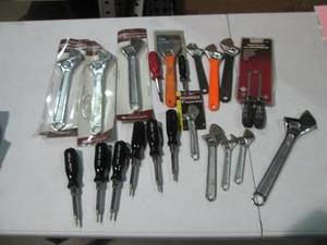 lot 119 image: Large lot of assorted adjustable cr...