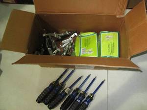 lot 121 image: Bulk lot of 3-Jaw gear pullers and ...