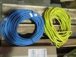lot 124 image: Pair of heavy duty 12ga outdoor ext...