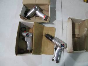 lot 128 image: Trio of pneumatic air hammers (only...