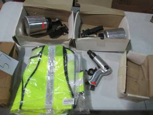 lot 129 image: (2) Pneumatic air paint sprayers pl...