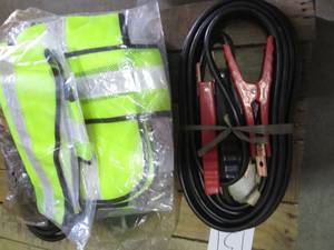 lot 132 image: Single set of 20-foot 4-gauge jumpe...