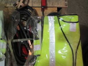 lot 150 image: Single set of 20-foot 4-gauge jumpe...