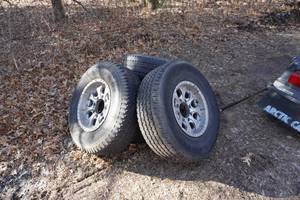 lot 18 image: Set of 4 16 Truck Tires and Rims 8 Bolt ChevyGMC