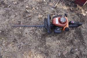 lot 36 image: Tanaka Model THT2000 Power Hedge Trimmer