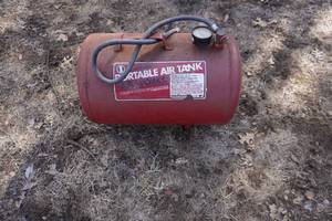 lot 23 image: Midwest Brand Portable Air Tank