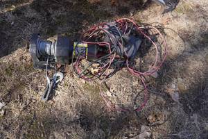 lot 24 image: Larin Brand 1,500 12 Volt Portable Winch
