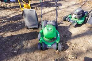 lot 33 image: Lawn Boy Self Propelled Lawn Mower