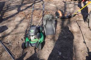 lot 34 image: Lawn Boy Lawn Mower With Rear Bagger