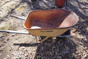 lot 38 image: True Temper Wheelbarrow
