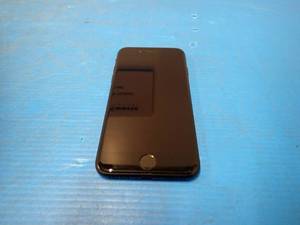 lot 22 image: Apple&nbspiPhone 7 A1660  32GB of storage  Carrier Unknown  Includes charging cable