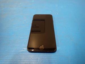 lot 23 image: Apple&nbspiPhone 7 A1778  32GB of storage  Carrier Unknown  Includes Charging cable &nbspMinor chip on screen under speaker