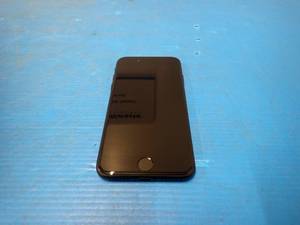 lot 25 image: Apple&nbspiPhone 7 A1660  32GB of storage  Cellular Carrier Unlocked  Includes Charging Cable