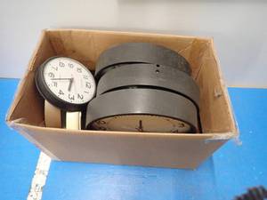 lot 95 image: Lot of wall clocks