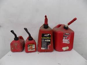 lot 9 image: 4 - Fuel Cans