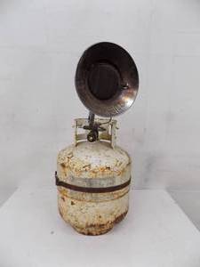 lot 17 image: 20 gal LP Tank with MN Heater