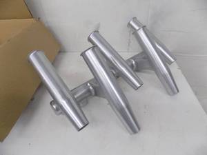 lot 22 image: 5 Rod Holder - Dolphin Looks new