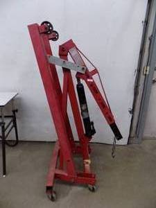 lot 31 image: 2 Ton Engine Hoist
