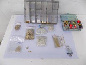 lot 49 image: Lot of Jewelry Making Items