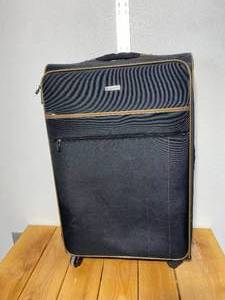 lot 29-B2025 image: 4 Wheel, All Direction, Calvin Klein, Large Suitcase - Very nice Condition