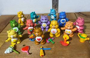 lot 12-B2025 image: 12 Vintage AGC 83 80s Care Bear & Cousin Posable PVC Figures with Accessories Very Nice Condition