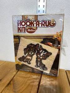 lot 13-B2025 image: New Vintage 70s Hook-A-Rug Kit Style #25-13 Dog and Cat Latch Hook Acrylic Yarn