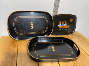 lot 33-B2025 image: 3 Mid-Cent Mod Vintage Trays (2) Black Gloss w Gold Trim and (1) Couroc Wood Inlay Seagulls Bar Tray
