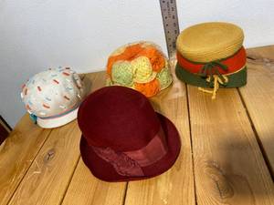 lot 38-B2025 image: (4) Mid-Cent Mod 1940s1950s Womens Hats