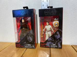 lot 43-B2025 image: New in Box Star Wars Figurine Action Figures the Black Series Kylo Ren & Rey (Jakku) w BB-8