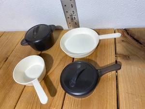 lot 49-B2025 image: 6 pieces of Vintage Step 2 Childrens Play Cookware
