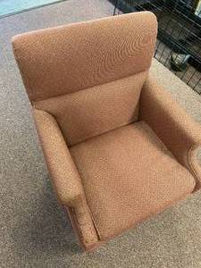 lot 15-B2025 image: Pink Chair
