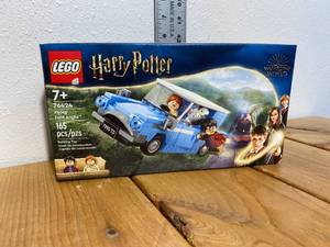 lot 18-B2025 image: New in Box Lego Harry Potter 76424 Harry & Ron Flying Ford Anglia 165 pc