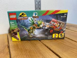 lot 57-B2025 image: Lego Soon to Retire 76958 Jurassic Park 30th Anniversary Dilophosaurus Ambush
