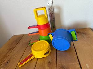 lot 31-B2025 image: Vintage Disney Mickey and Gang Musical Pots and Pans